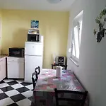 Apartament House Mimosa Vir